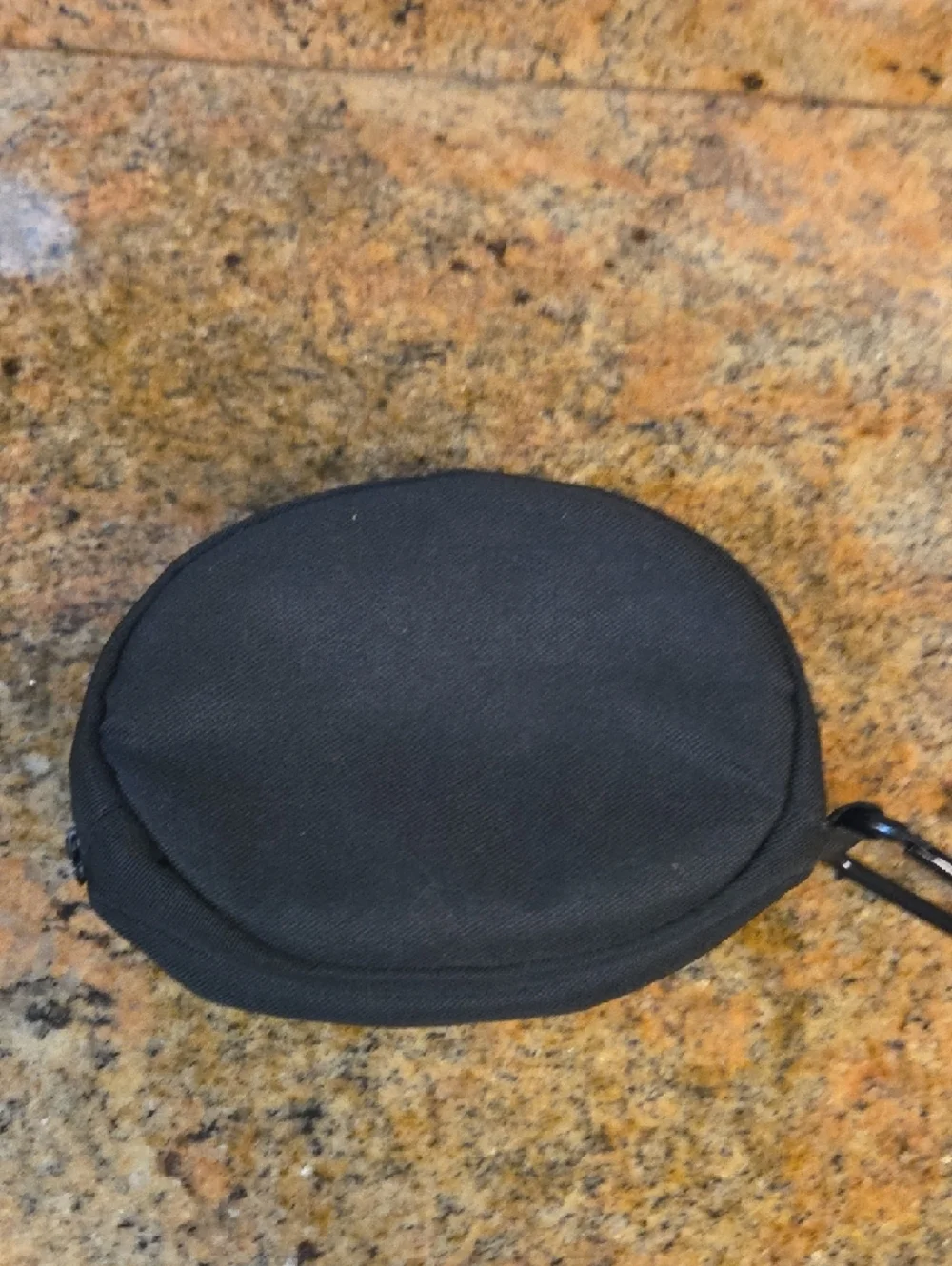 Black Zippered Headphone Carrying Case - Compact Protective Pouch